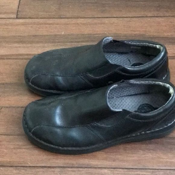 Mens DR Martens Tevin slip on shoes size 10 wide. Black in color